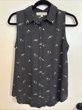 LOFT Dark Gray Sleeveless Button-Down Top with Cardinal Print